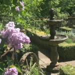 Kräutergarten mit Brunnen