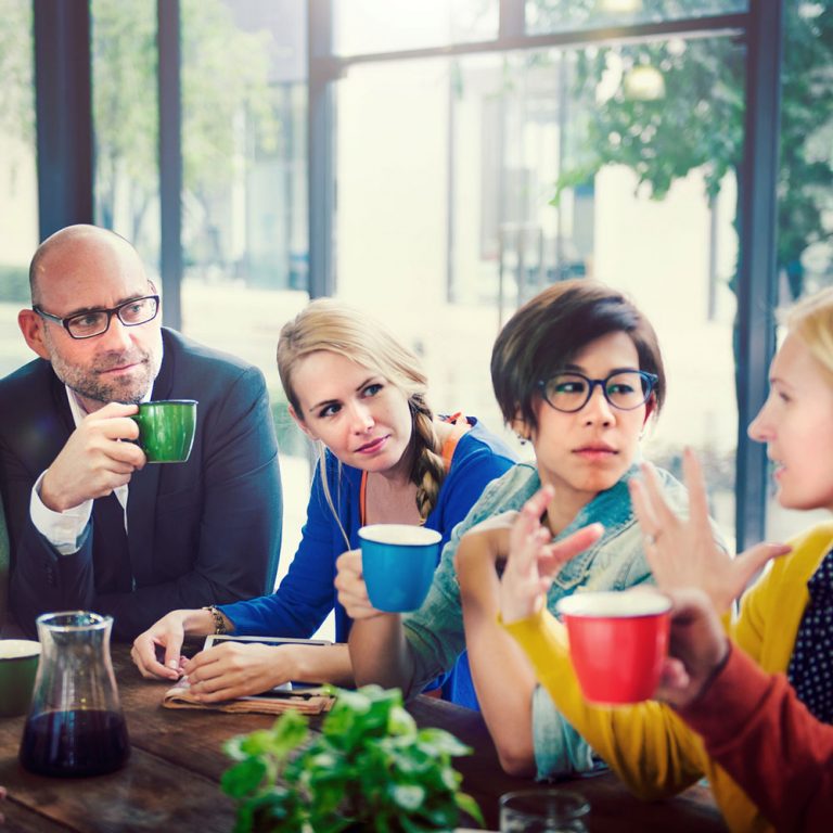 SeminarhausPartner.Blog - Treffen Gästehausbetreiber:innen 2025 - Disutierende Gruppe