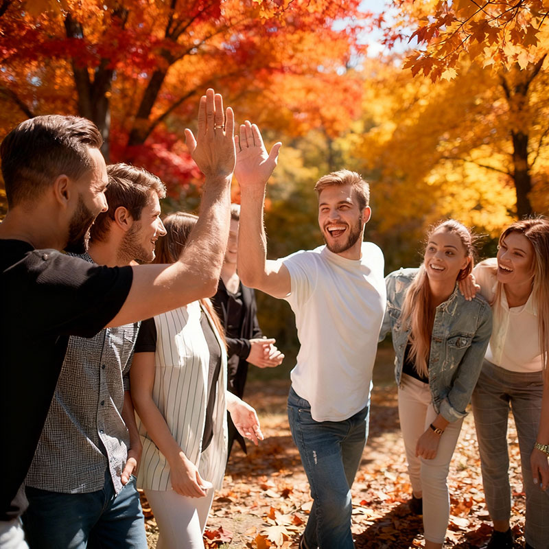 Seminarhauspartner.Blog - Gruppenaktivitäten im Herbst - Teambuilding - High-Five