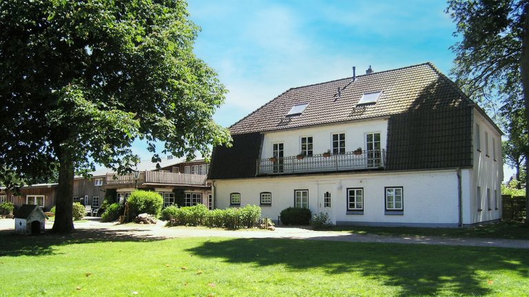 SeminarhausPartner.Blog - Seminar- und Ferienhof am Klint im Sommer - Außenansicht