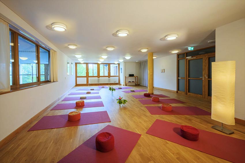 Seminarhaus Sulzbrunn - Yogaraum mit Matten