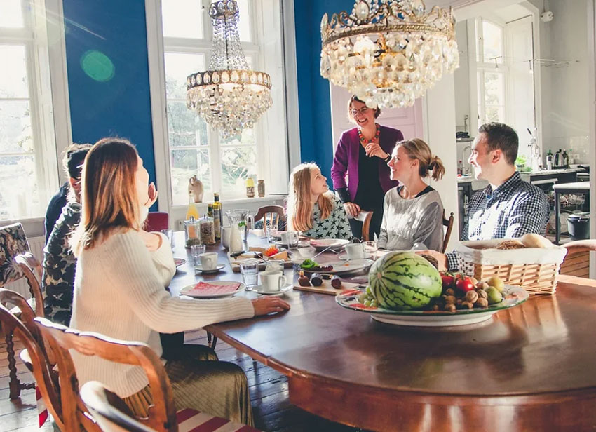 SeminarhausPartner.Blog | Haus des Monats | Gut Pohnstorf - Gruppe beim Frühstück