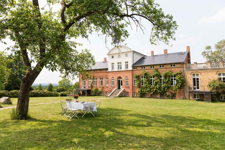 SeminarhausPartner.Blog | Haus des Monats | Gut Pohnstorf - Haus aus Gartensicht