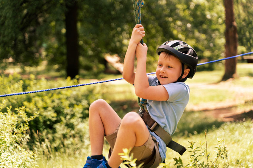 seminarhauspartner.blog | Klassenfahrt - Junge im Hochseilgarten